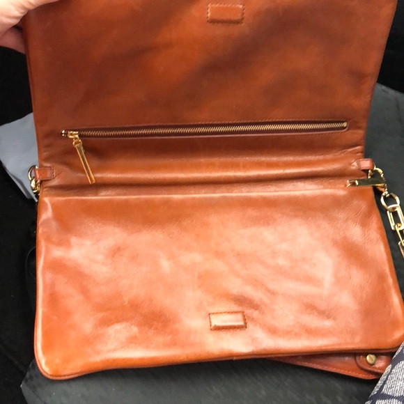 SOLD Tory burch patent clutch with logo - Picture 3 of 4